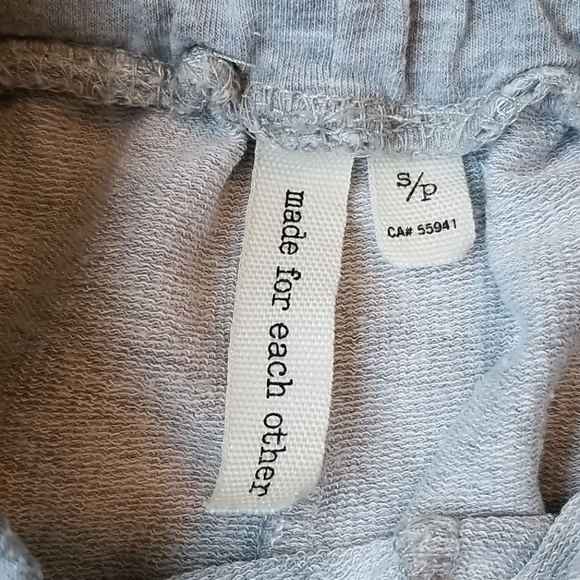 High Waist Jogging Shorts - Picture 2 of 4